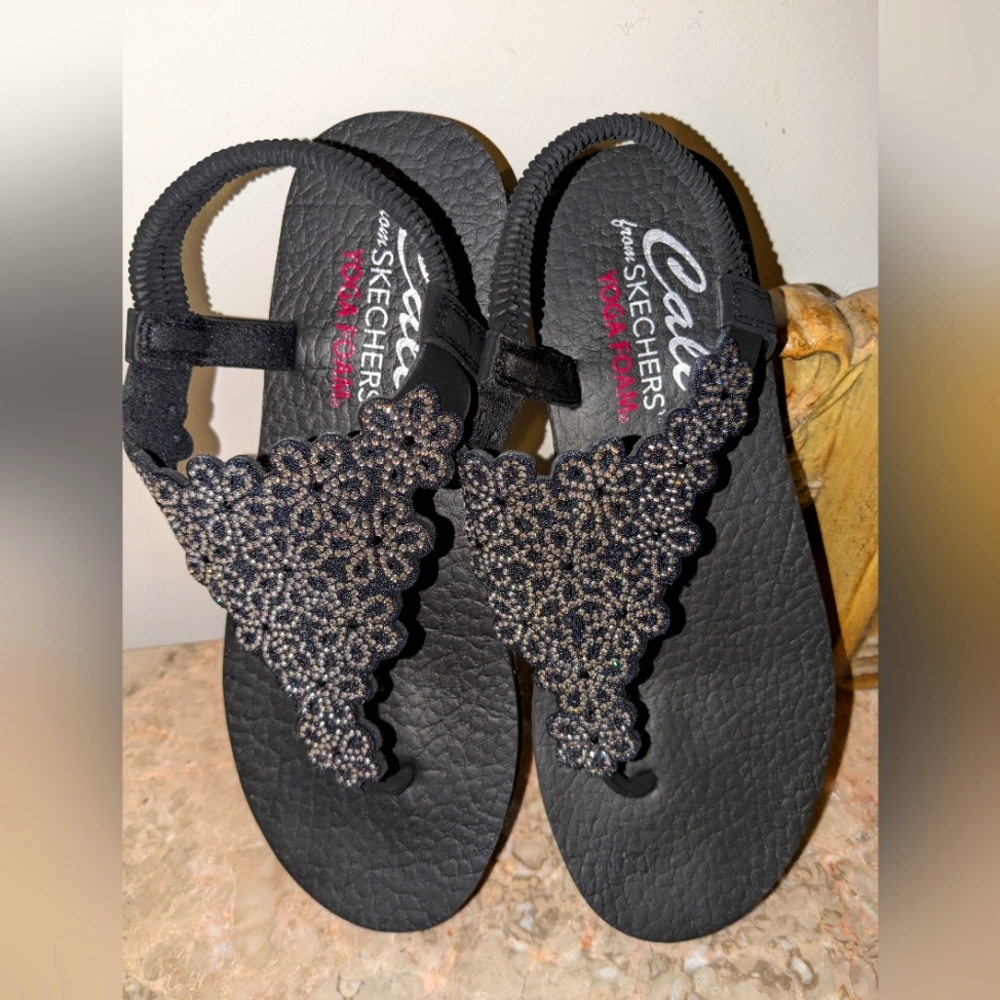 Cali from Skechers Yoga Foam Sparkly Sandals sz 9 Flip Flops